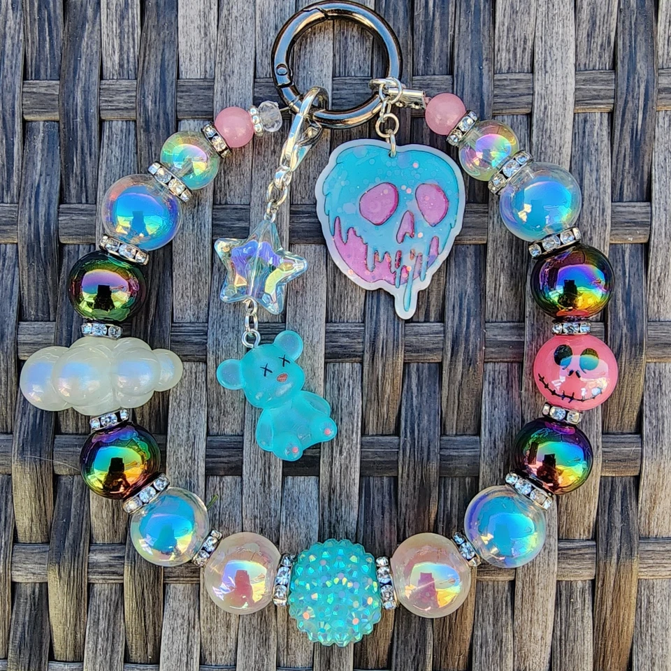 Llavero brillante de Halloween, encanto de bolso, encanto de cartera, clip de bolso - calavera de manzana venenosa Foto 2 de 4