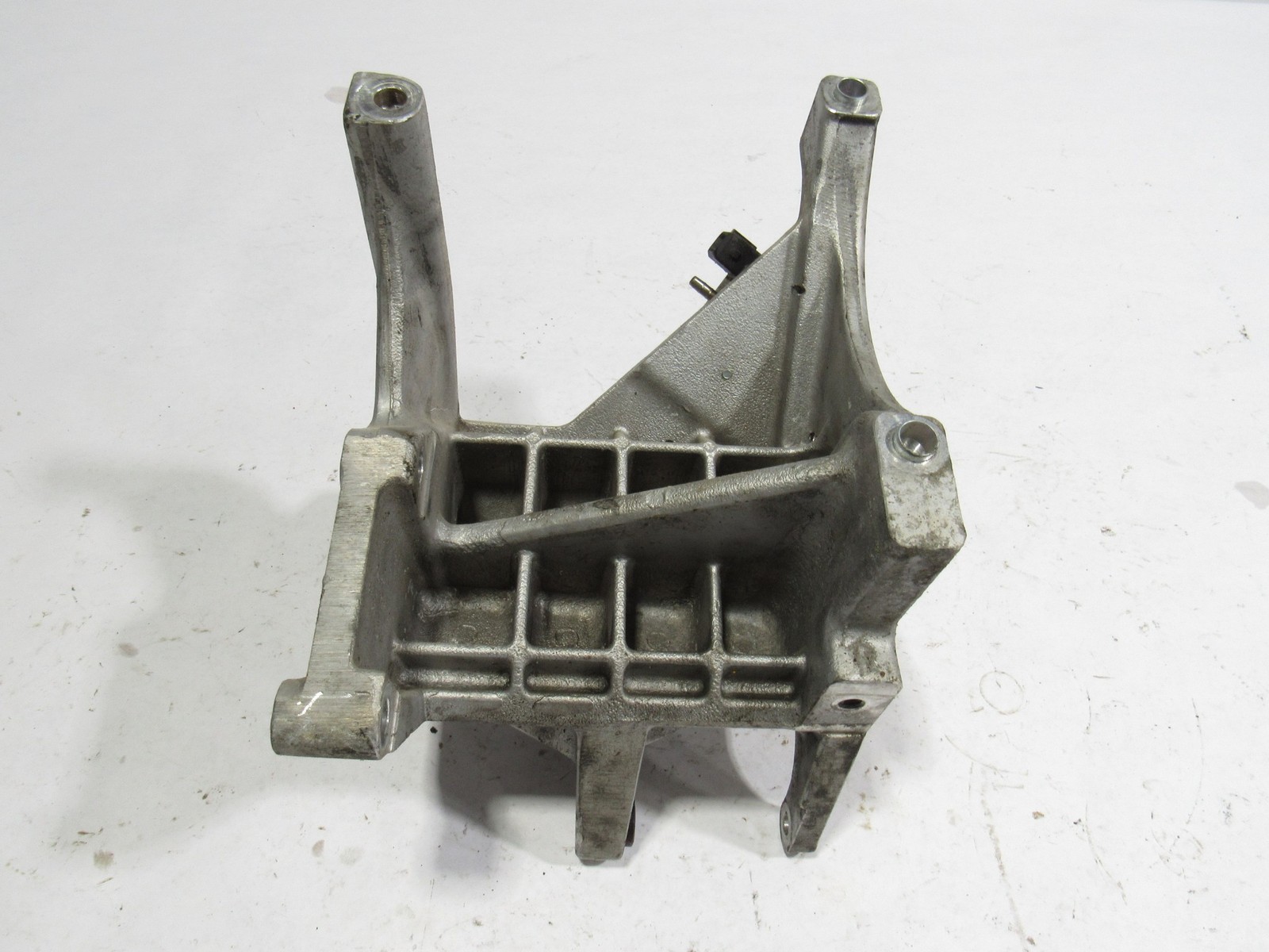 10-20 Bentley Mulsanne 2012 AC A/C Air Compressor Bracket Mount Support :O