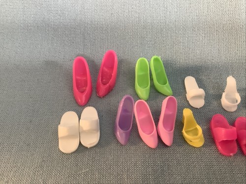 Vintage Fashion Doll Assorted Lot of 18 Shoes Barbie Skipper Type - Picture 4 of 5