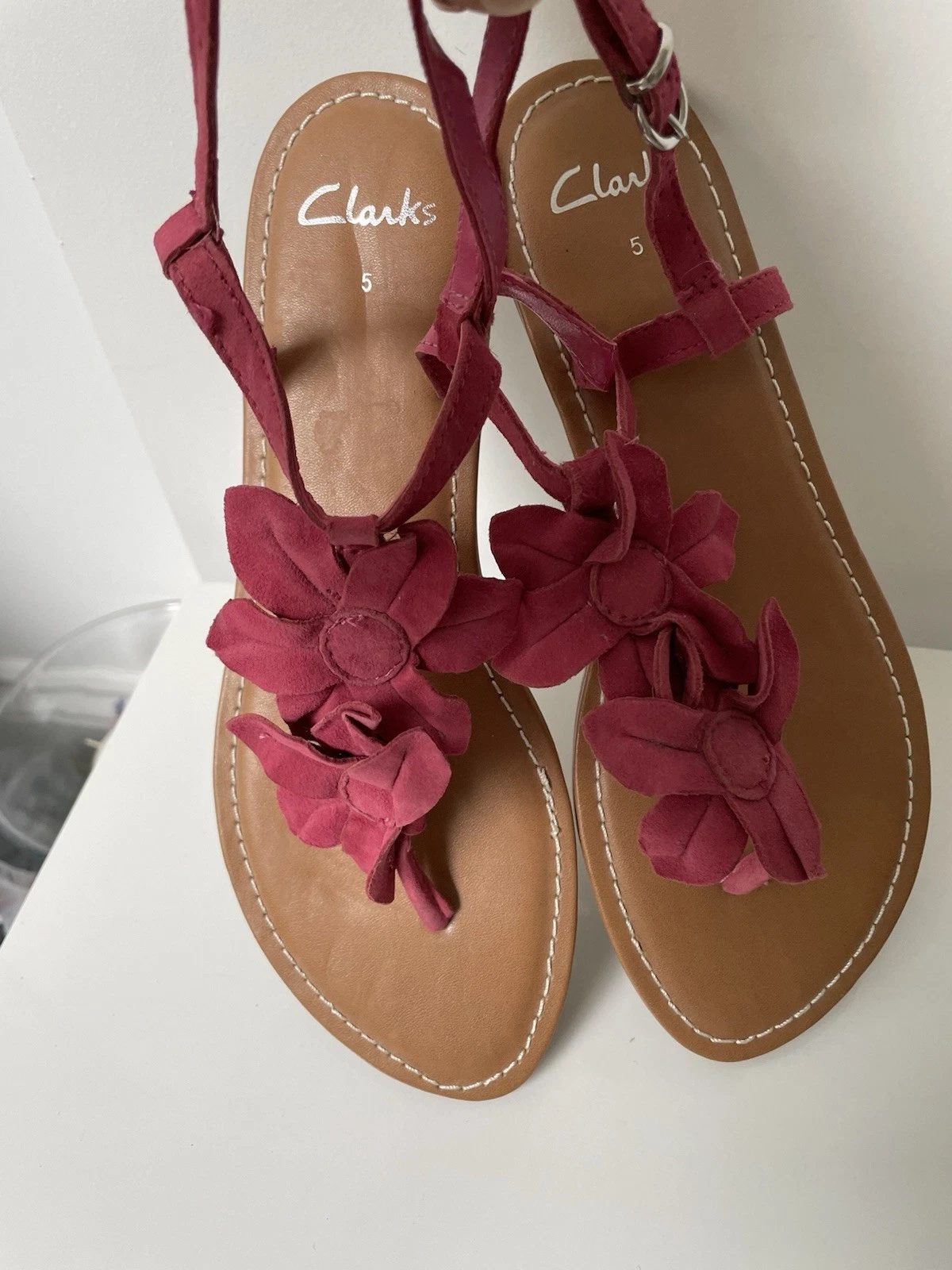 Sandali bassi Clarks taglia 5 rosa pelle scamosciata floreale nuovi