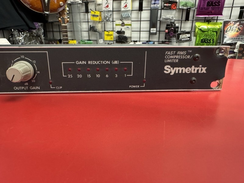 Symetrix Cl-150 Fast RMS Compressor/Limiter.