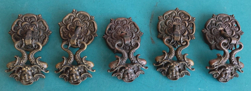 5 antike Schubladengriffe aus Metallguss Cherubs & Fische & Medaillon