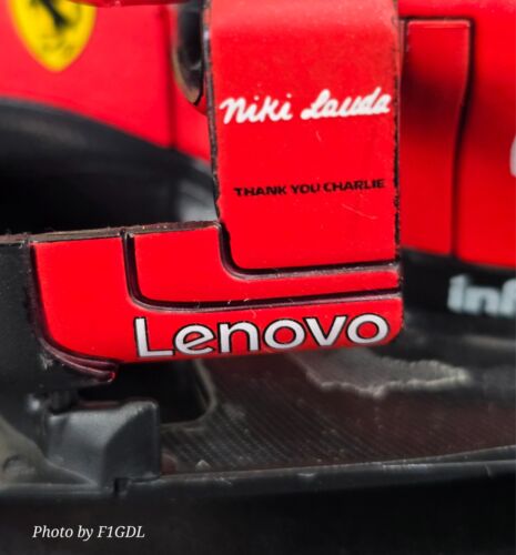 Ferrari SF90 Sebastian Vettel Tribute to Niki Lauda Bburago Esc 1/18 - Picture 12 of 13