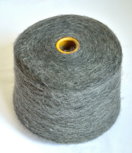 Italian mohair yarns, 1.9 lb / 860 grams cone - Picture 2 of 3