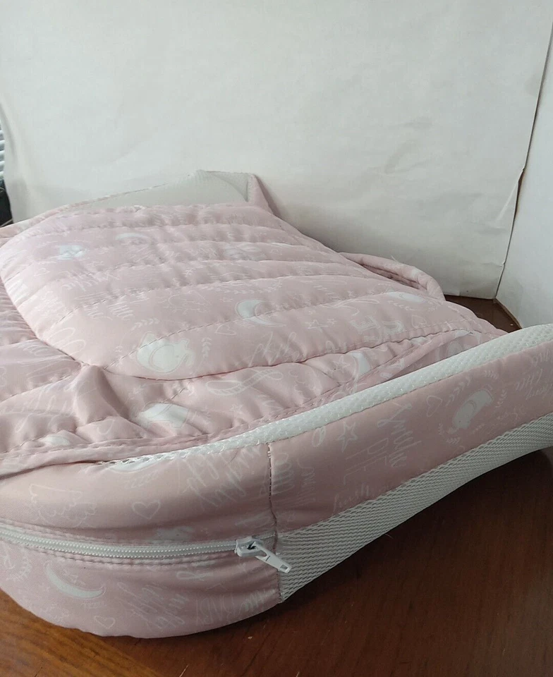 Cama de bebé plegable Baby Delight Moble rosa Love You/bebé letras de amor musical Foto 4 de 4