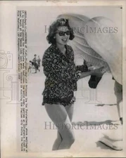 1958 Press Photo Princess Ira Von Furstenberg on Venice hotel beach. - hcw29518
