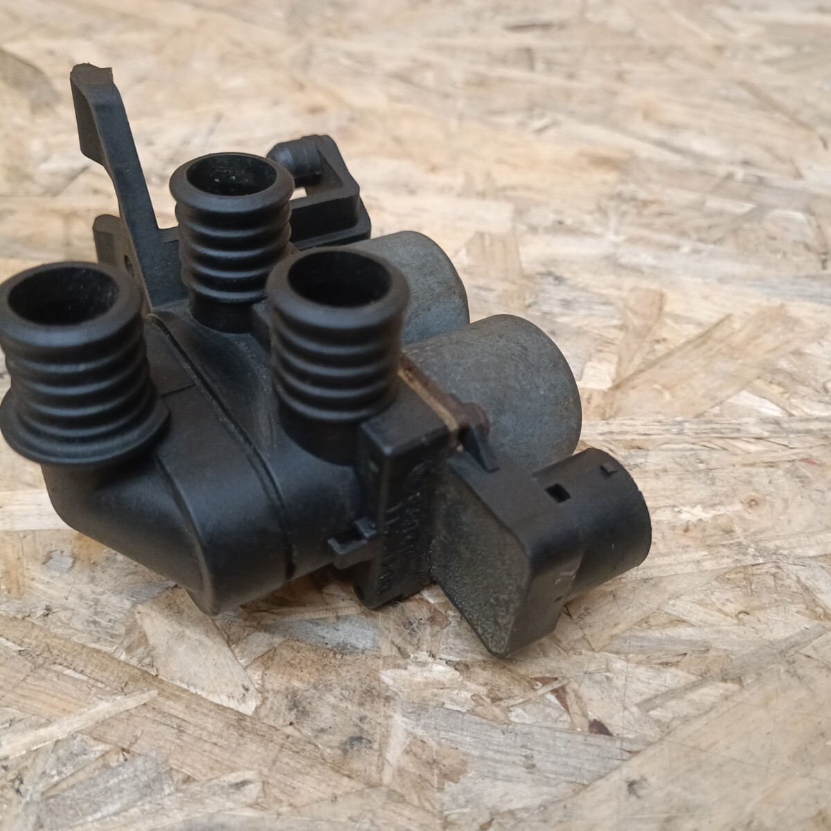 BMW E36 Heizungs Wasserventil Gebläse 1387289 1147412053 8391419 