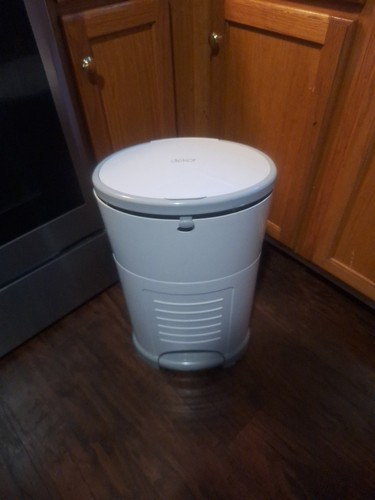 Newborn Diaper Genie Essentials