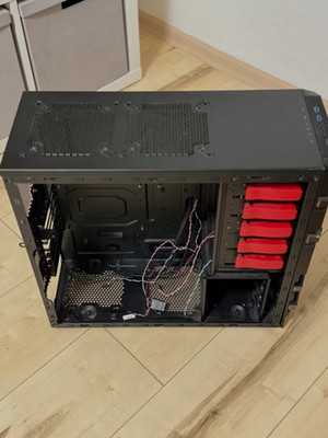 Gigabyte Chassis PC Gehäuse | Ohne Lüfter etc.