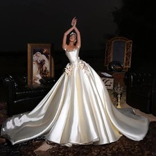 Luxury Strapless Satin Ballgown Wedding Dresses 3D Flower Appliques Bridal Gowns