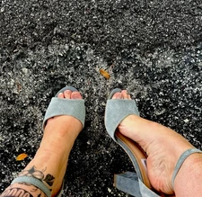 Very Well Worn Blue Women’s Size 7 Heels