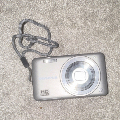 Olympus VG-140 VG Series 14MP 5x Optical Zoom HD Movie Compact Camera Silver