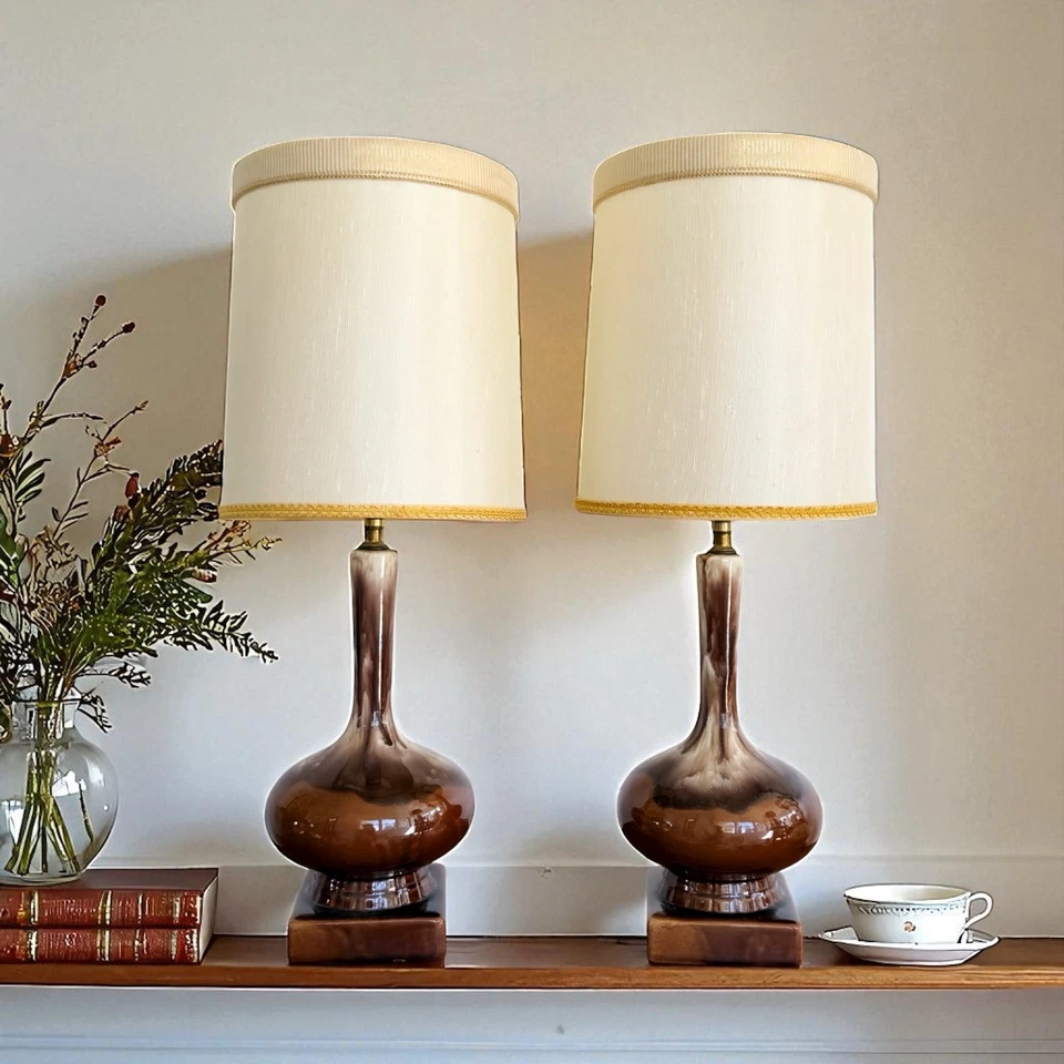 Pair of Vintage Brown Drip Glaze Swirled Retro Boudoir Lamps - Image 3 of 4