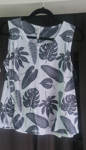 Tryst Women's Tank Leaves Size Small
