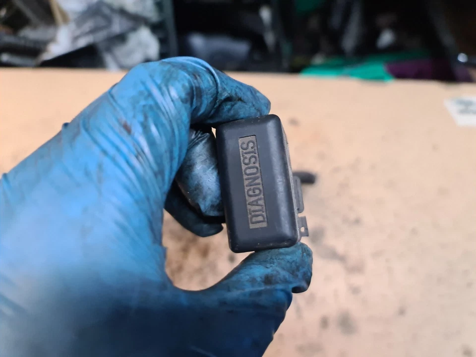 Conector de puerto de diagnóstico OBD diésel Kia Sportage MK2 2.0 CRDi MG632867 Foto 4 de 4