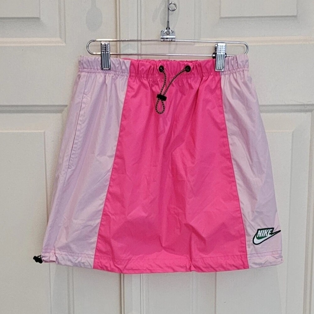 nike sportswear icon clash shorts pink