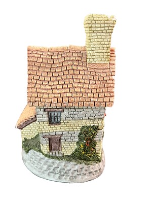 David Winter Triple Oast, Suffolk House, St. Anne's Well Village