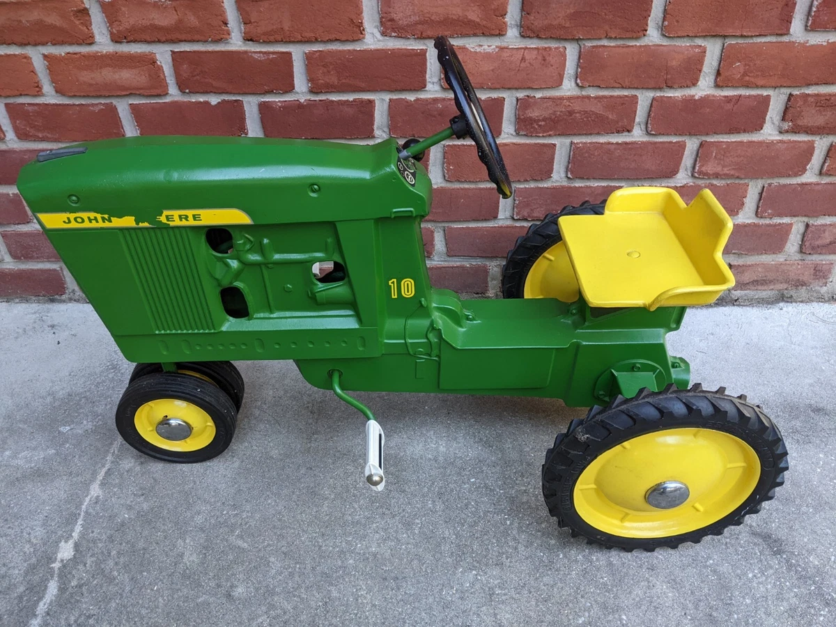 Vintage John Deere 10 Pedal Tractor 3