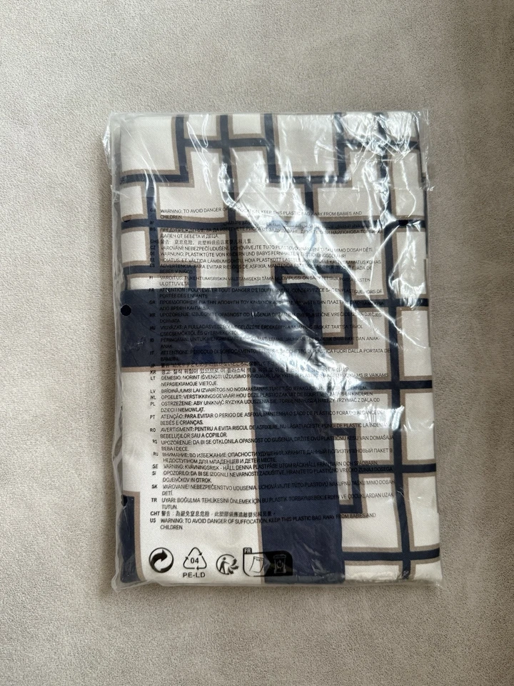 Pack de 2 fundas de cojín H&M Home azul marino crema 20x20 colección clásica Foto 4 de 4