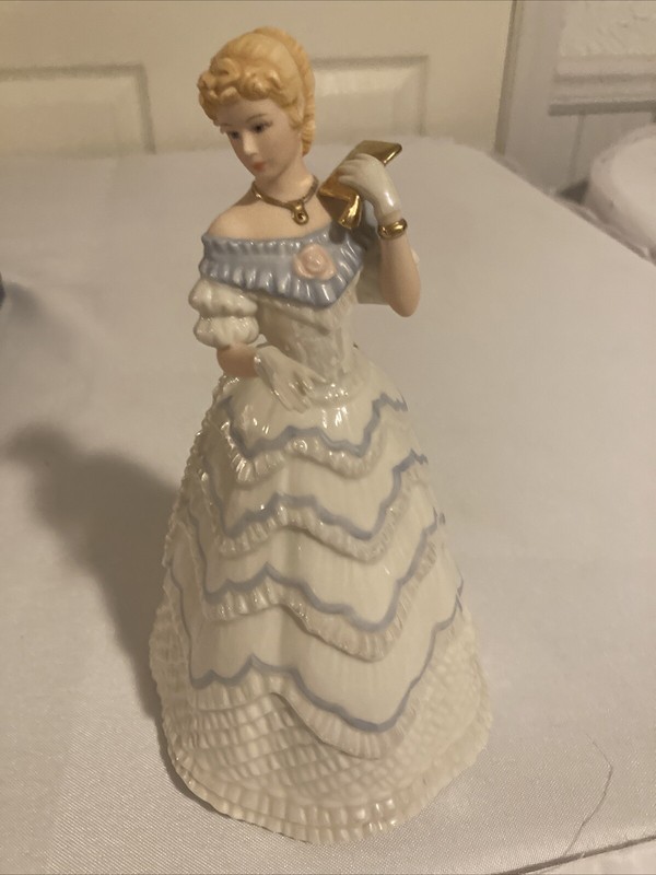 Lenox Ivory Belle of the Ball Fine Porcelain Sculpture 8.5" Excellent Condition