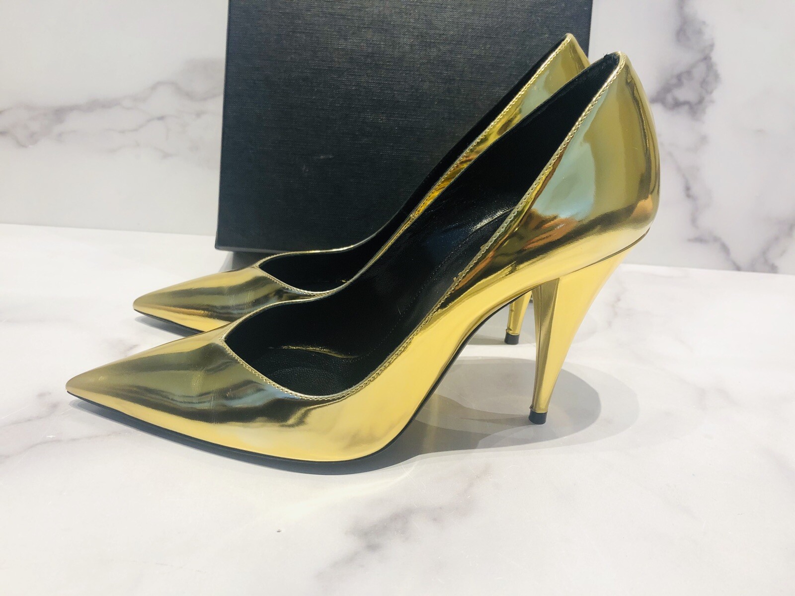 Scarpe da donna Saint Laurent Paris Kiki oro verniciato in pelle con tacco