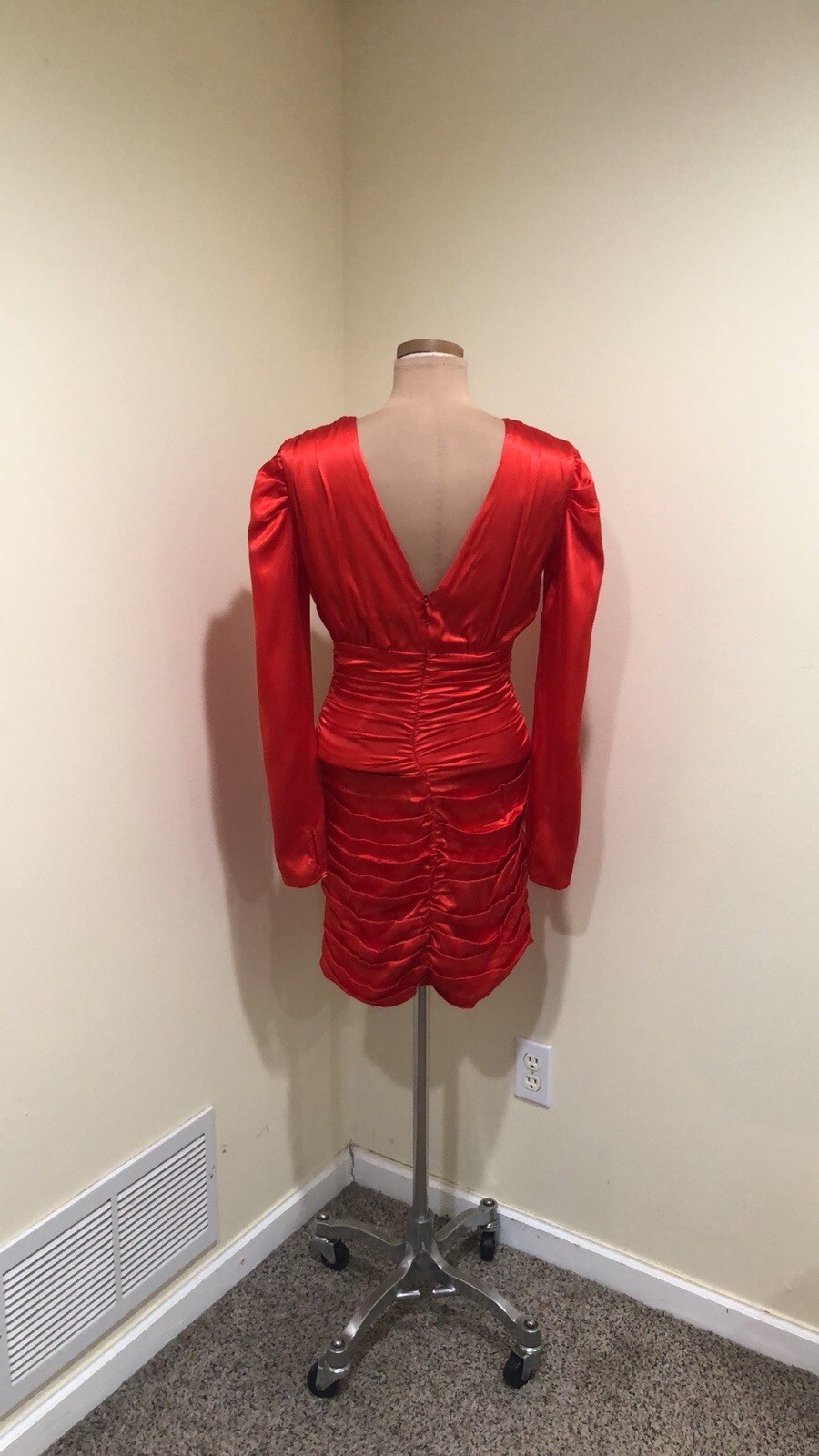 NEW NICHOLAS Gathered Party Dress Size US 6 Scarlett Red Ruched Long Sleeve image 4