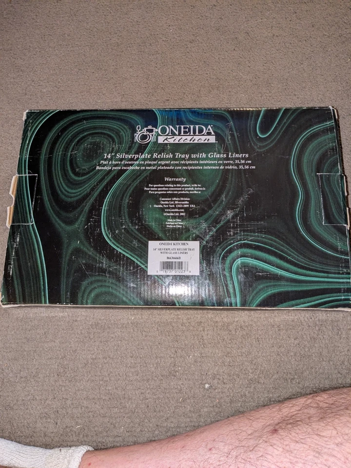 VTG 1987 Oneida Chippendale Silverplated Relish Dish with Glass Liners 14’’ NOS - Image 3 of 4