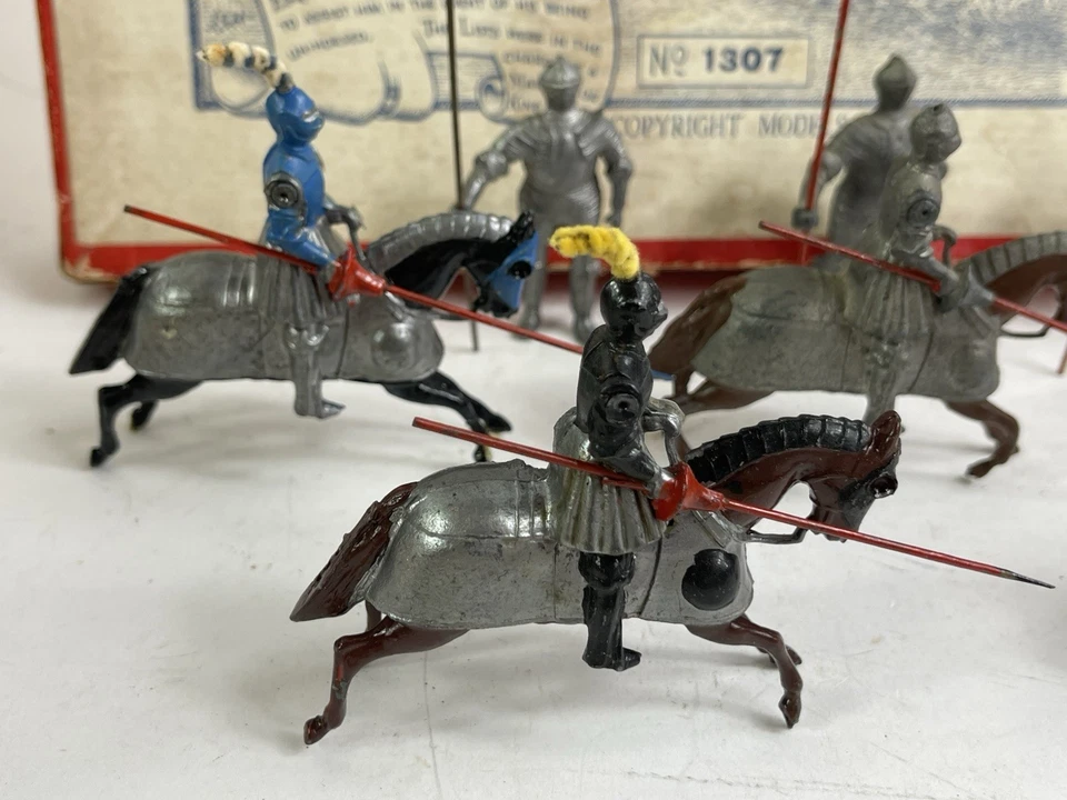 W. Britains Historical Series 16TH CENTURY KNIGHTS IN ARMOUR No. 1307 - Image 2 of 4