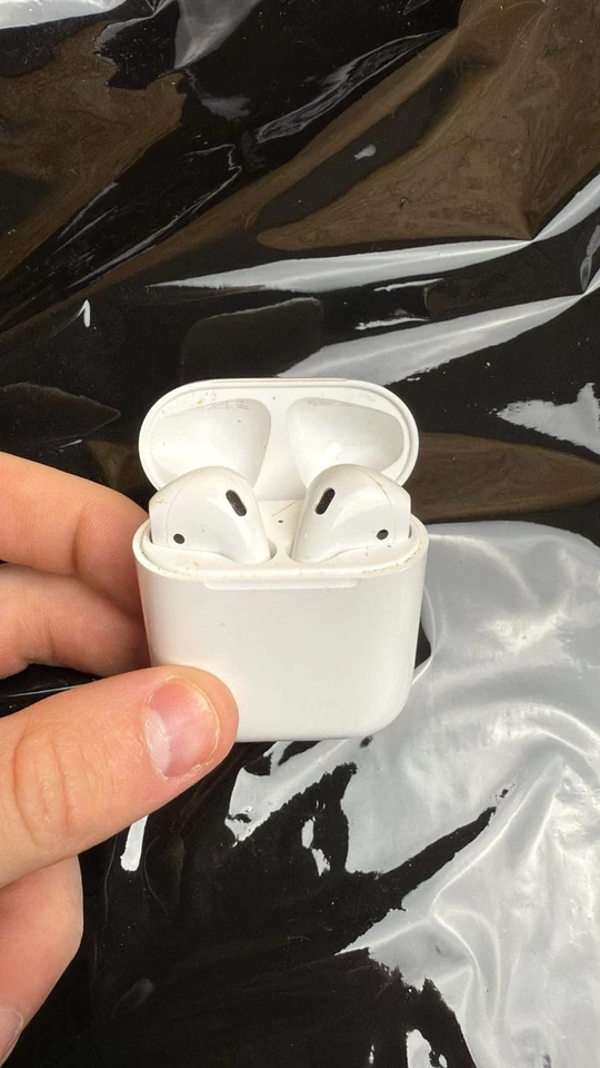 Genuine Apple Airpods (2nd Generation) With Lightning Charging Case (A1602) - Image 2 of 4