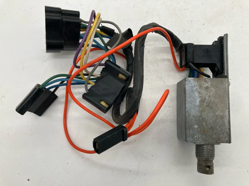 Interruptor intermitente de peligro Chevrolet Chevy II Corvair Corvette 66 NOS 3886910 Foto 3 de 4