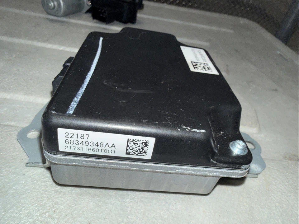 Jeep Wrangler/GC WL 2018-24 módulo de control convertidor de voltaje OEM 68349348AAA Foto 4 de 4