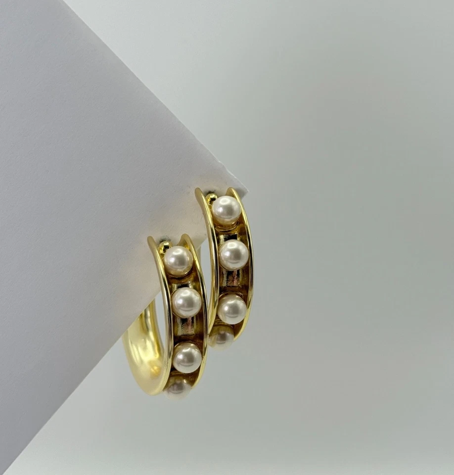 Pendientes de aro acentuados de perlas de imitación J.Crew, tono dorado, declaración clásica Foto 3 de 4