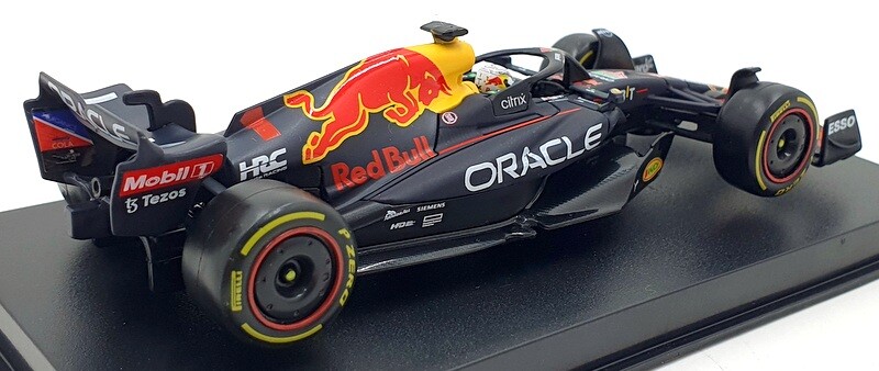 Oracle Red Bull Racing RB18 ミニカー 1/18 Amazon.com: 1:43 Race Oracle Red Bull Racing RB18 (2022) w/Driver