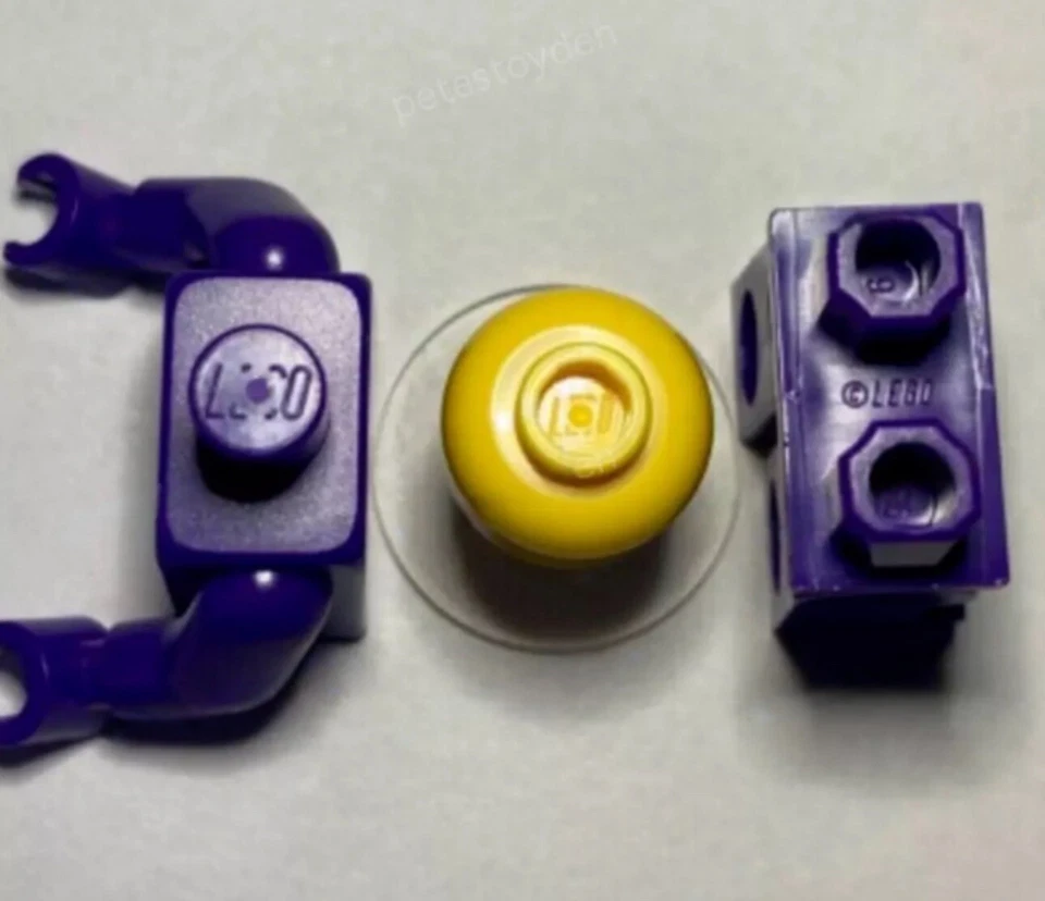 **全新** 100% 乐高经典紫色太空人带头盔和气缸迷你人偶 — 第 3/4 张图片