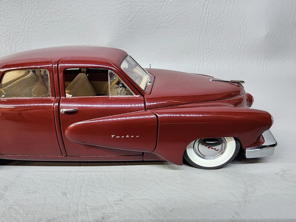 DANBURY MINT 1948 TUCKER "TIN GOOSE" Model Car Diecast 1:24 Scale - Image 4 of 4