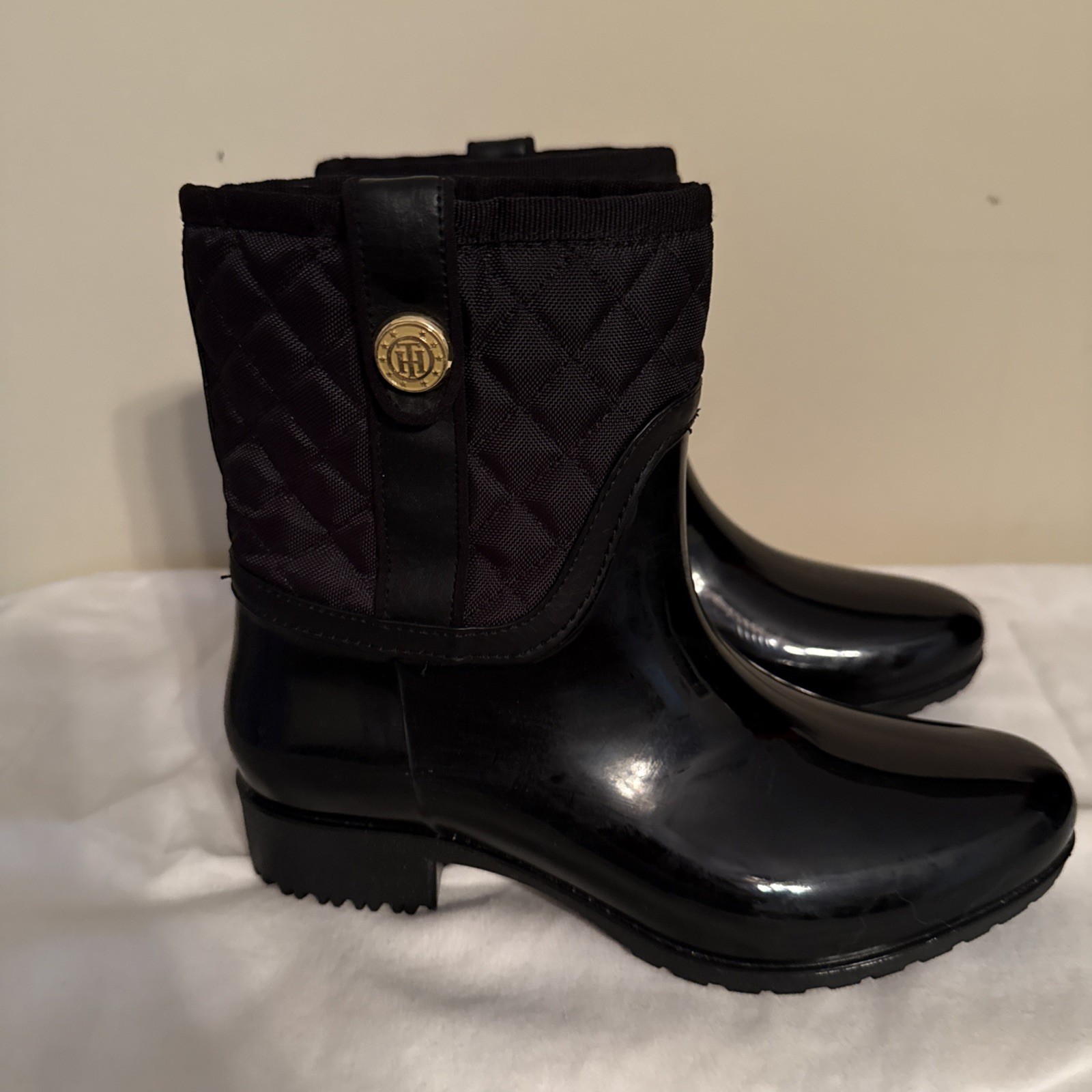 Tommy Hilfiger Boots Women’s SZ 8 Rain Black Quilted Waterproof Pull On Mid Calf thumbnail 3