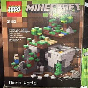 2012 LEGO 21102 Minecraft Micro World w/ Steve & Creeper Incomplete 