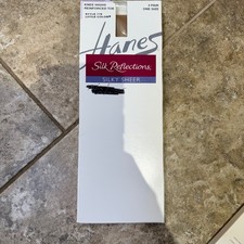 New Hanes Silk Reflections Silky Sheer Knee Highs Natural 2-Pack Reinforced Toe