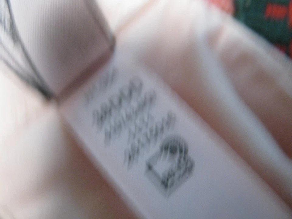 3 Victoria Secret Bras 38DDD & 38DD - Image 3 of 4