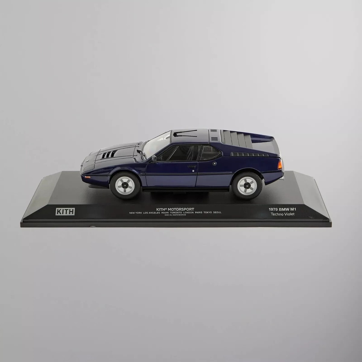 Kith for BMW M1 1:18 Diecast Replica 【公式通販】