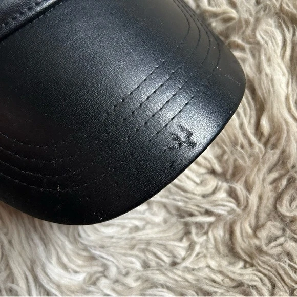 Gorra de béisbol Telfar negra imitación cuero logo unisex ajustable Foto 4 de 4