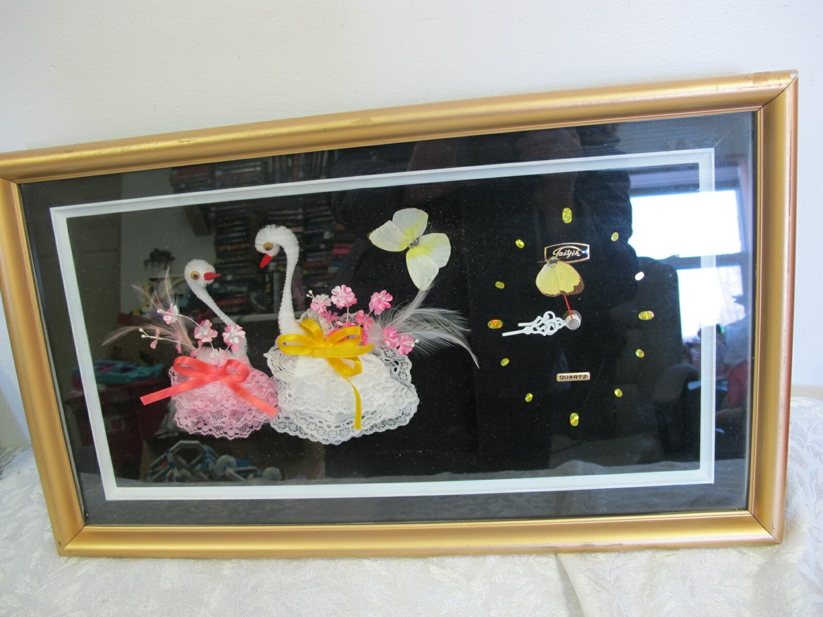 VINTAGE QUARTZ TAIYIH 3D SHADOW BOX CLOCK BUTTERFLIES SWANS LACE