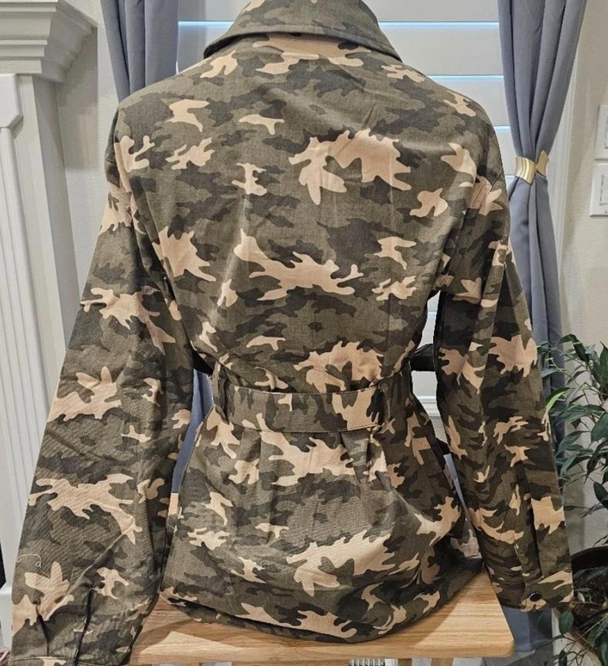 Camo Utility Jacket Size medium NWT - Image 3 of 4