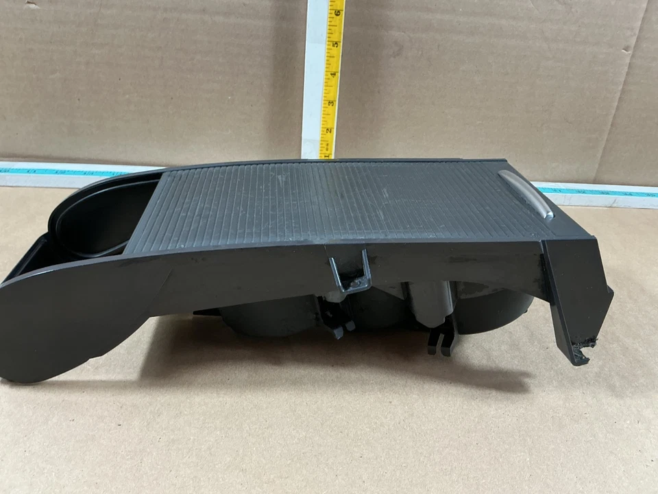 2008 - 2012 年奥迪 S5 后控制台杯架 8F0885995A6PS 原始设备制造商 — 第 3/4 张图片