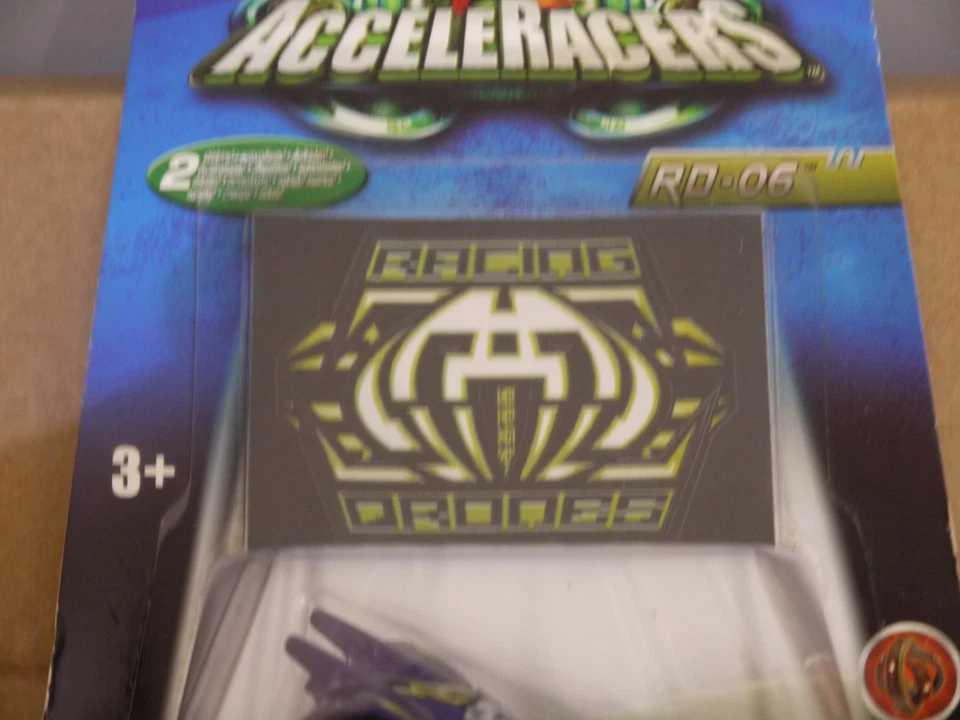 Drones de carreras Acceleracers Hot Wheels RD06 con cardado púrpura Foto 3 de 4