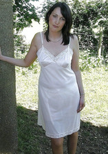 Vanity Fair Nylon w/ Rosette Lace Full Slip Everyday Layers tagless 10103 Sz 38