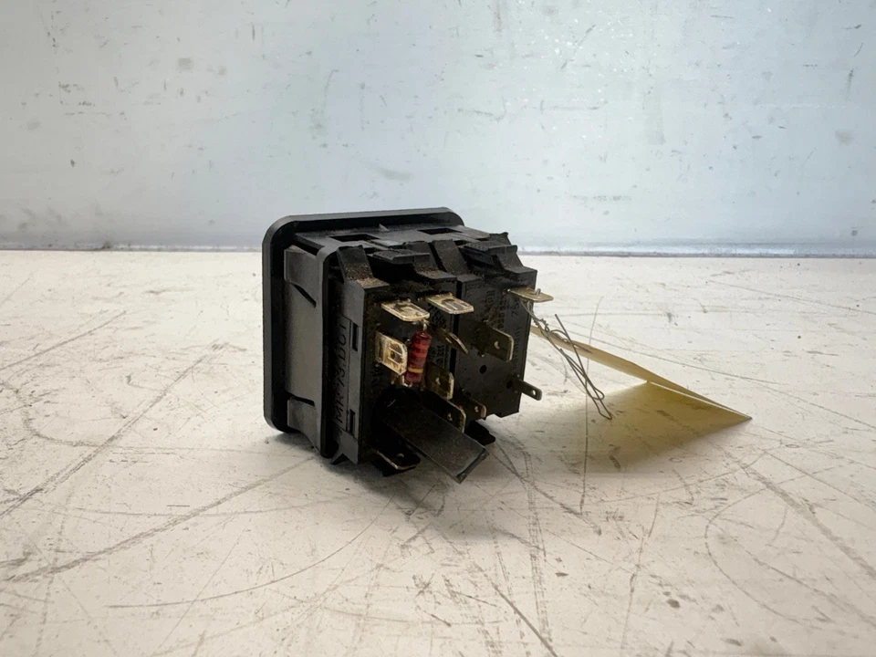 1984 Porsche 944 переключатель опасности и размораживания с отделкой - Изображение 2 из 2