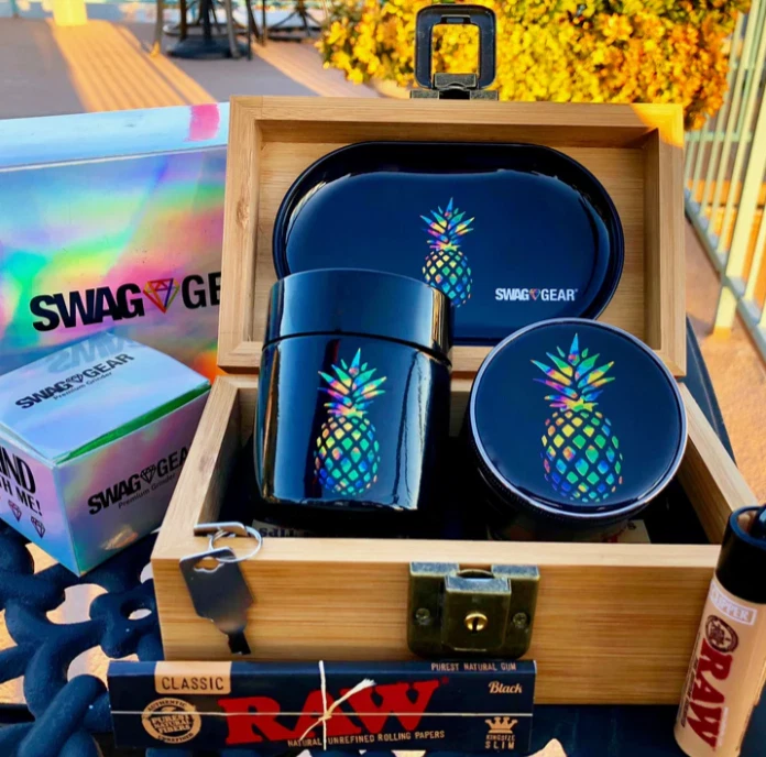 PINEAPPLE Box Combo - Original Stash Box with Grinder and Stash Jar - Image 2 of 4