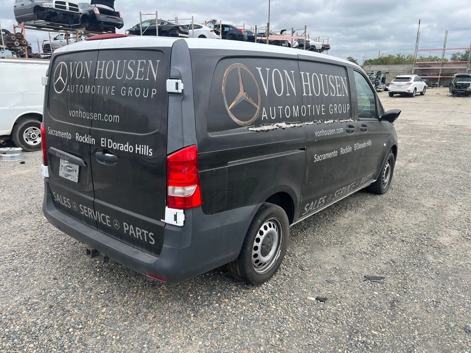 Bote de carbón de vapor de combustible Mercedes-Benz Metris 2016 Foto 3 de 4