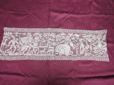 Large bande rideau filet brodé main ancien personnages 1,03 m x 31 cm